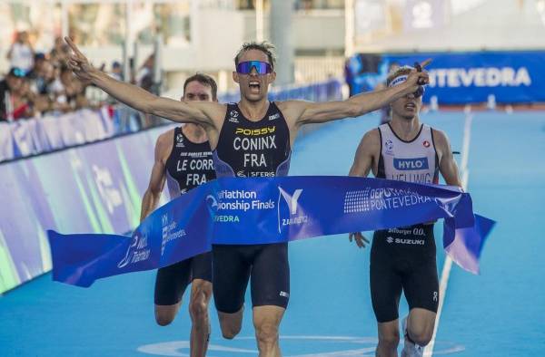 El francés Dorian Coninx, campeón del mundo de triatlón