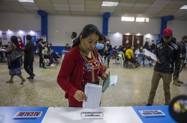 Las autoridades electorales aseguran que deben esperar la resolución del Supremo para dar paso a la oficialización de los resultados.