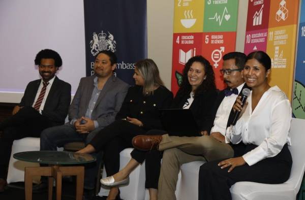 Panel de expertos en la presentación de la Plataforma de Acción Nacional para los Plásticos