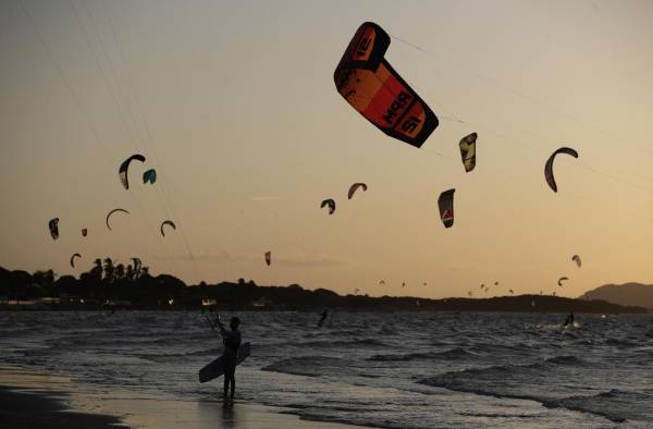 El kitesurf entra en la escena del deporte panameño y busca ganar adeptos