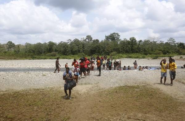 Migrantes persiguen sus sueños en medio de la mortífera pandemia de la covid-19