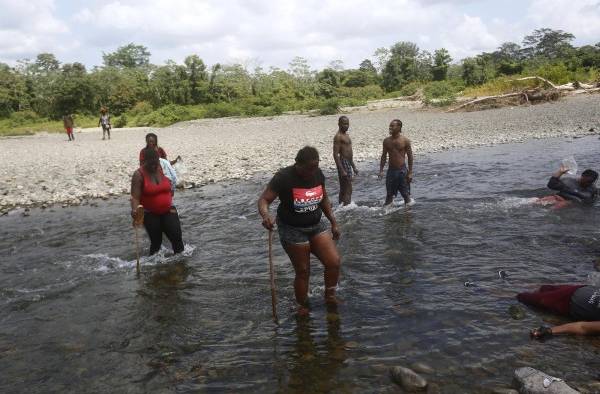 Migrantes persiguen sus sueños en medio de la mortífera pandemia de la covid-19