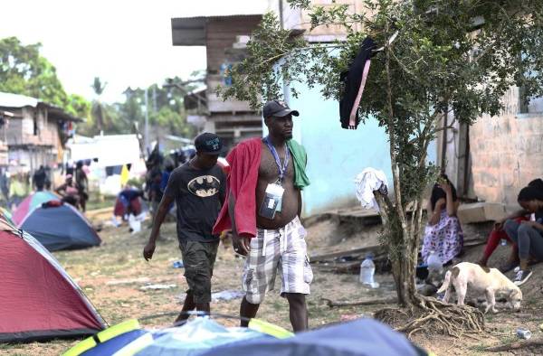 Migrantes persiguen sus sueños en medio de la mortífera pandemia de la covid-19