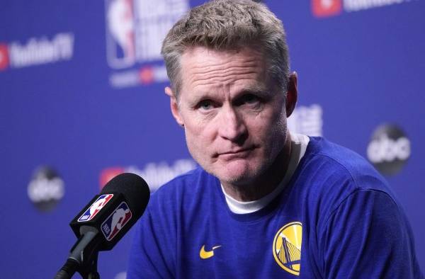 El entrenador Steve Kerr.