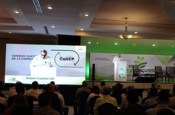 Rubén Gill, presidente del Conep en el primer foro agropecuario de la organización.