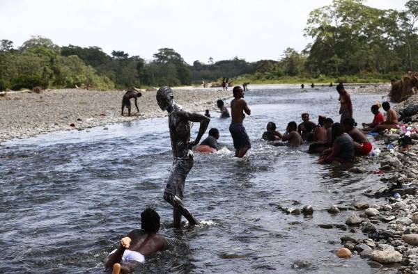 Migrantes persiguen sus sueños en medio de la mortífera pandemia de la covid-19