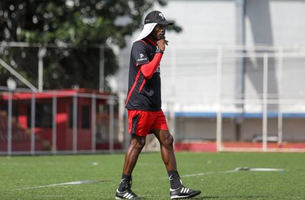 El técnico Jorge Dely Valdés.