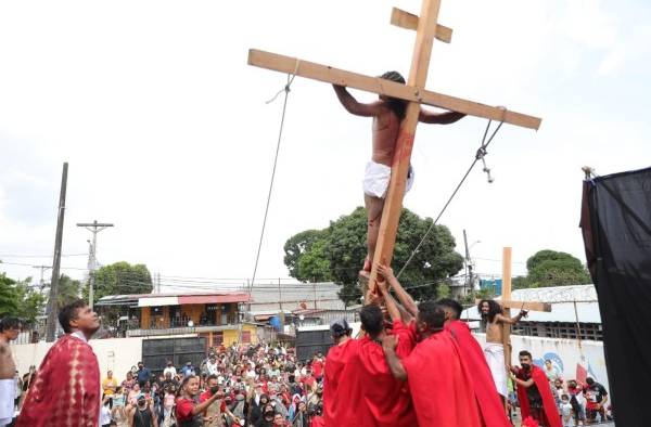 Jóvenes de Panamá Viejo recrean la Pasión de Cristo