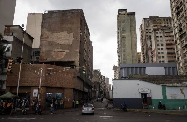 Fotografía que muestra la Esquina El Cristo, lugar donde detonó uno de los objetos usados para el atentado contra de Nicolás Maduro en el año 2018.