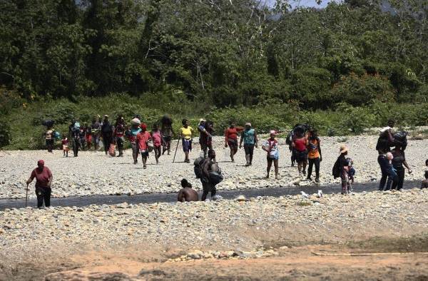 Migrantes persiguen sus sueños en medio de la mortífera pandemia de la covid-19