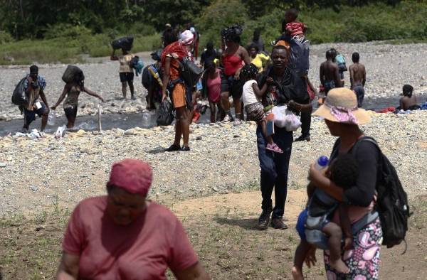 Migrantes persiguen sus sueños en medio de la mortífera pandemia de la covid-19