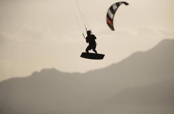 El kitesurf entra en la escena del deporte panameño y busca ganar adeptos