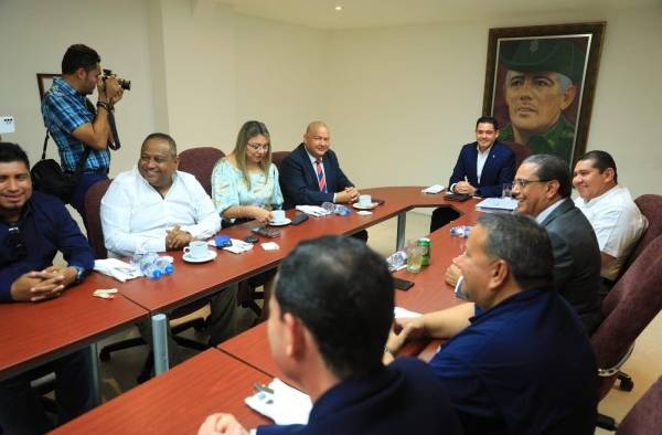 Con los miembros del CEN Carrizo conversa sobre los acercamientos con precandidatos presidenciales