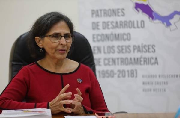 La directora adjunta de la Comisión Económica para América Latina y el Caribe (CEPAL) en México, María Castro