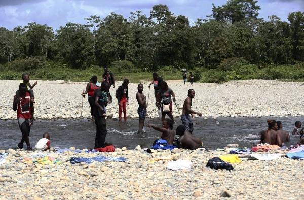 Migrantes persiguen sus sueños en medio de la mortífera pandemia de la covid-19