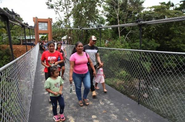 Este puente beneficiará aproximadamente a 1,800 personas, residentes de ocho comunidades.