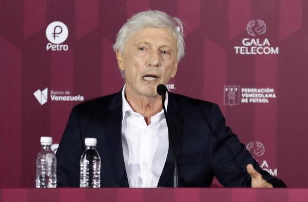 Fotografía de archivo del seleccionador del equipo nacional masculino de fútbol de Venezuela, el argentino José Néstor Pekerman.