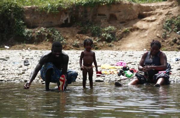 Migrantes persiguen sus sueños en medio de la mortífera pandemia de la covid-19