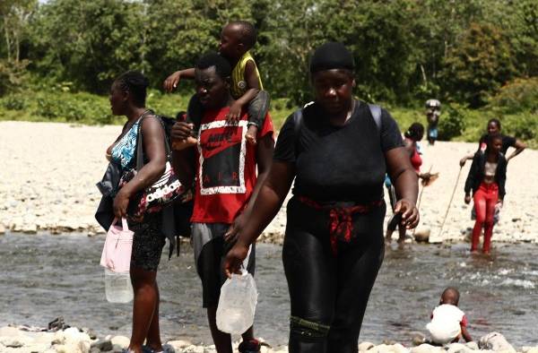 Migrantes persiguen sus sueños en medio de la mortífera pandemia de la covid-19