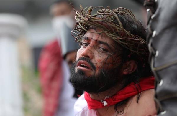 Jóvenes de Panamá Viejo recrean la Pasión de Cristo