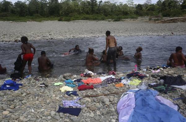 Migrantes persiguen sus sueños en medio de la mortífera pandemia de la covid-19