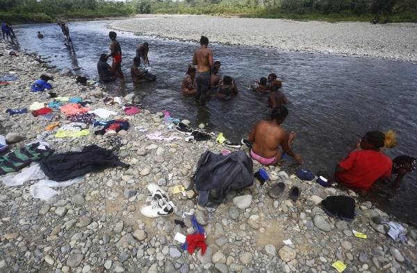 Migrantes persiguen sus sueños en medio de la mortífera pandemia de la covid-19