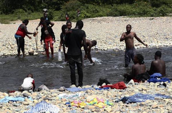 Migrantes persiguen sus sueños en medio de la mortífera pandemia de la covid-19