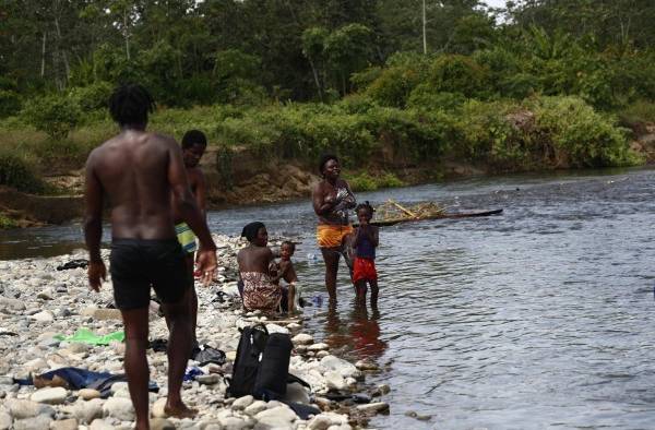 Migrantes persiguen sus sueños en medio de la mortífera pandemia de la covid-19