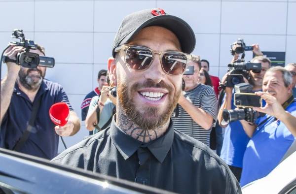 El español Sergio Ramos en su llegada a Sevilla, España.