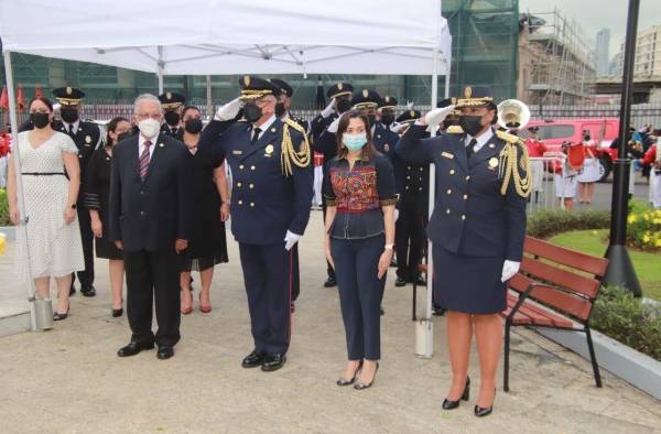 En el acto participaron la ministra de Gobierno, Janaina Tewanei Mencomo, el coronel Abdiel Solís Pérez; director general del BCBRP, la coronel Matilde Torres; subdirectora general y el Dr. Juan Bosco Bernal, rector de Udelas y orador de fondo.