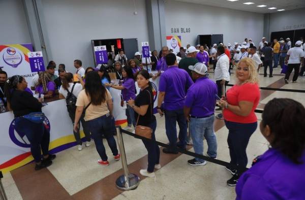 Estaba previsto que votarán 1,600 convencionales.