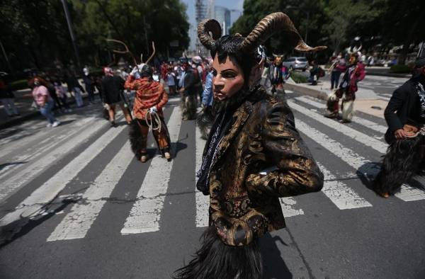 Indígenas de México reclaman visibilidad y derechos en marcha conmemorativa