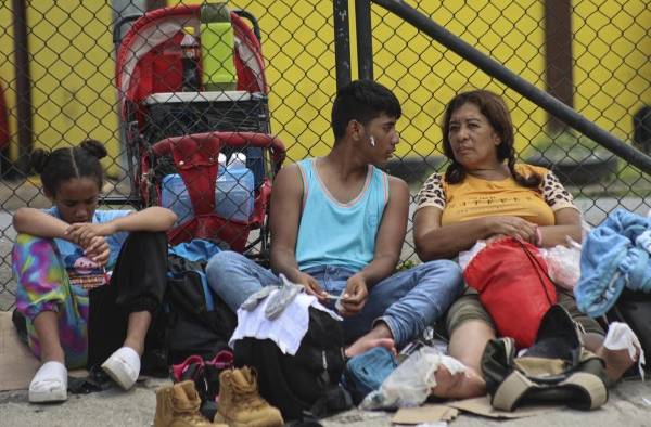 Los migrantes esperan cruzar Costa Rica para llegar a la frontera norte con Nicaragua