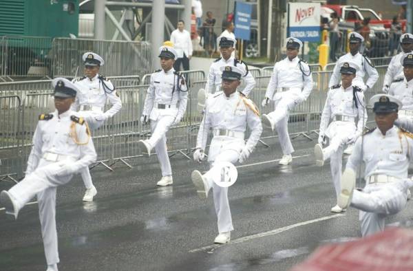 Rinden honor a la Patria en los 119 años de vida republicana