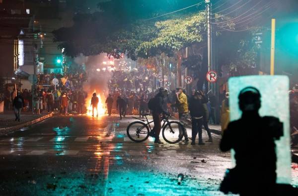 Organizaciones de derechos humanos reportan agresiones con armas de fuego por parte de miembros de la fuerza públicas vestidos de civiles.