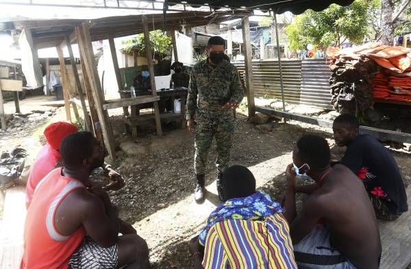 Migrantes persiguen sus sueños en medio de la mortífera pandemia de la covid-19