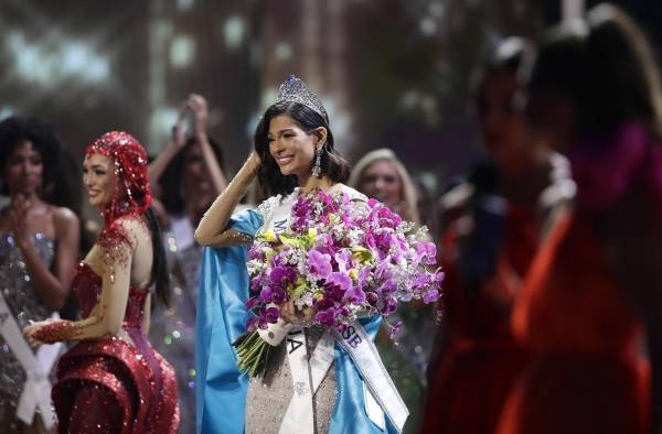 Miss Nicaragua, Sheynnis Palacios (c), en una fotografía de archivo.