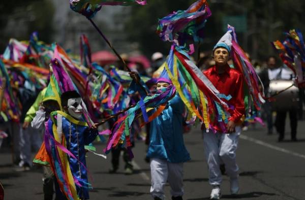 Indígenas de México reclaman visibilidad y derechos en marcha conmemorativa