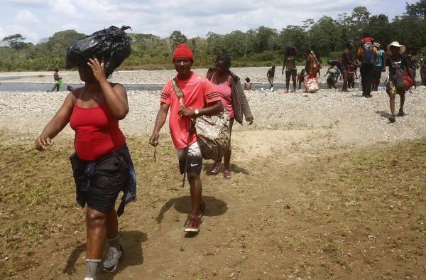 Migrantes persiguen sus sueños en medio de la mortífera pandemia de la covid-19