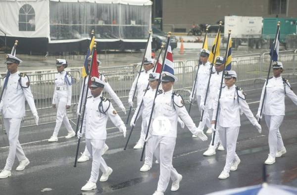 Rinden honor a la Patria en los 119 años de vida republicana