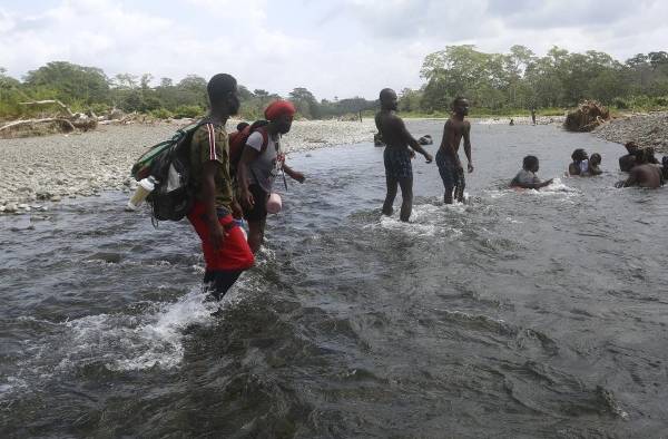 Migrantes persiguen sus sueños en medio de la mortífera pandemia de la covid-19