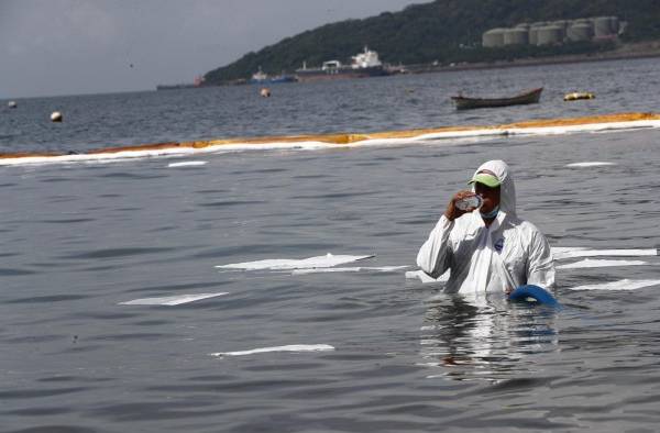 Contaminación en Taboga por derrame de combustible