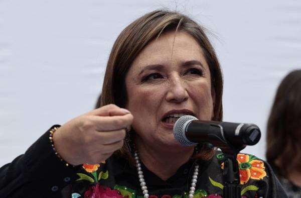 La precandidata presidencial opositora Xóchitl Gálvez habla hoy durante una rueda de prensa en Ciudad de México (México).