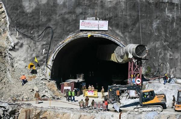 La máquina perforadora se averió a tan sólo nueve metros del lugar donde están atrapados los trabajadores.