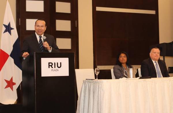 El superintendente de Bancos de Panamá, Amauri Castillo, durante el lanzamiento de las guías de integridad para la industria bancaria del país.