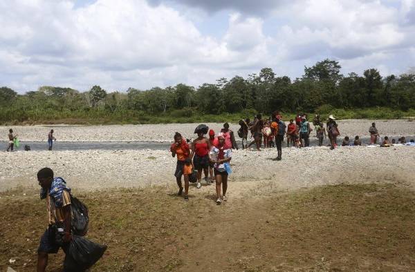 Migrantes persiguen sus sueños en medio de la mortífera pandemia de la covid-19