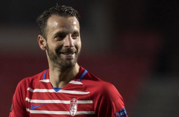 Imagen de 2021 donde registran al delantero español del Granada, Roberto Soldado, en un partido entre el Granada y el Molde FK.