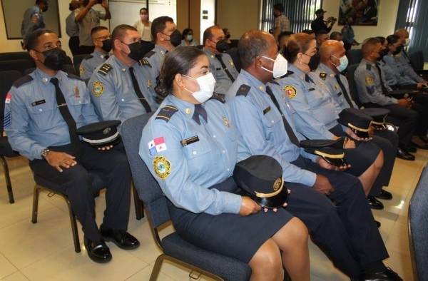 En el diplomado participaron miembros de la Dirección Nacional de Seguridad, Prevención e Investigación de Incendios (DINASEPI) pertenecientes a las once zonas regionales.