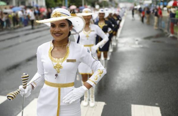 Rinden honor a la Patria en los 119 años de vida republicana