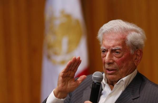 El escritor peruano, Mario Vargas Llosa